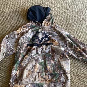Camo real tree sweatshirt size Med
